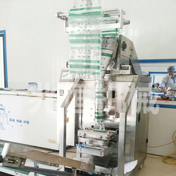 包頭張總鮮土豆粉包裝機調試現場