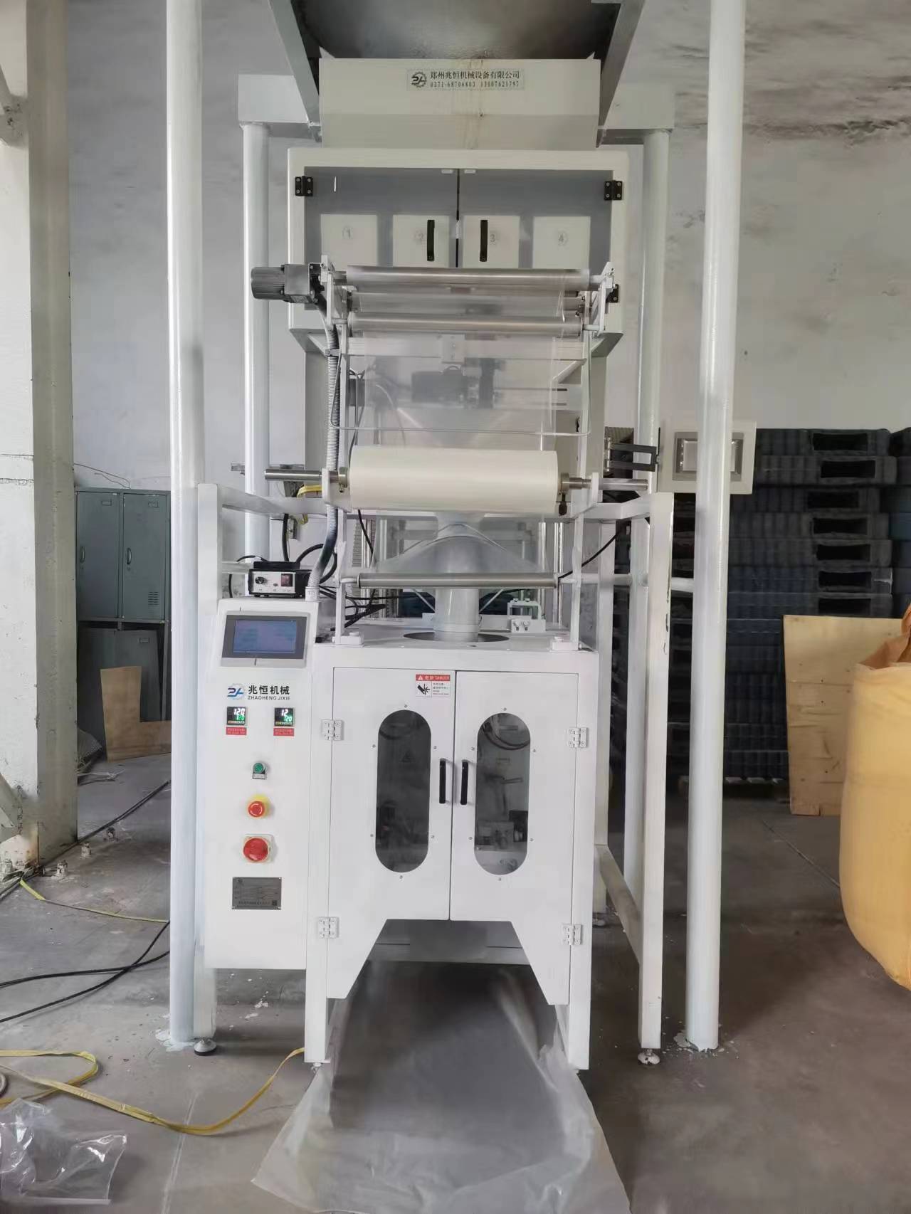 河北客戶顆粒四斗秤包裝機現場