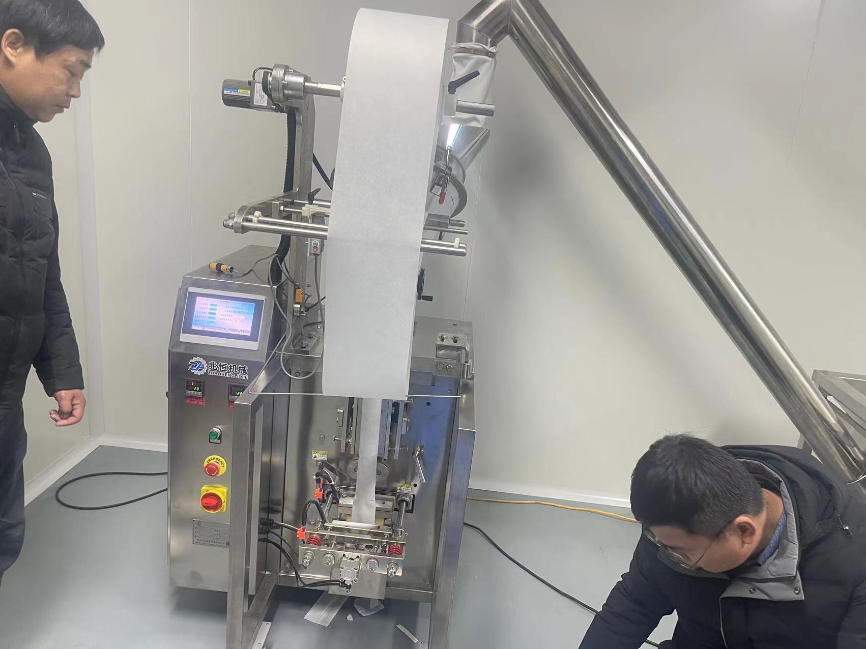 洛陽客戶消毒劑粉包裝機現場